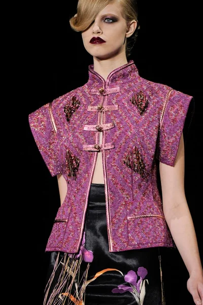Look 50